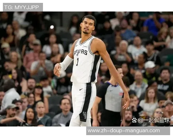 新人埃奇科姆谈起“偶像”勒布朗：“无疑是NBA史上最巨大的球员”